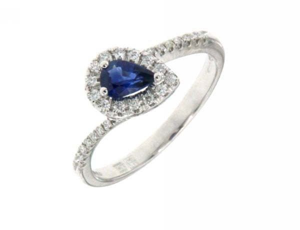 anello mirco visconti con zaffiro blu taglio a gocciae diamanti taglio brillante. zaffiro centrale e contorno di diamanti montati a griffe. la montatura del gioiello è in oro 18 carati bianco.