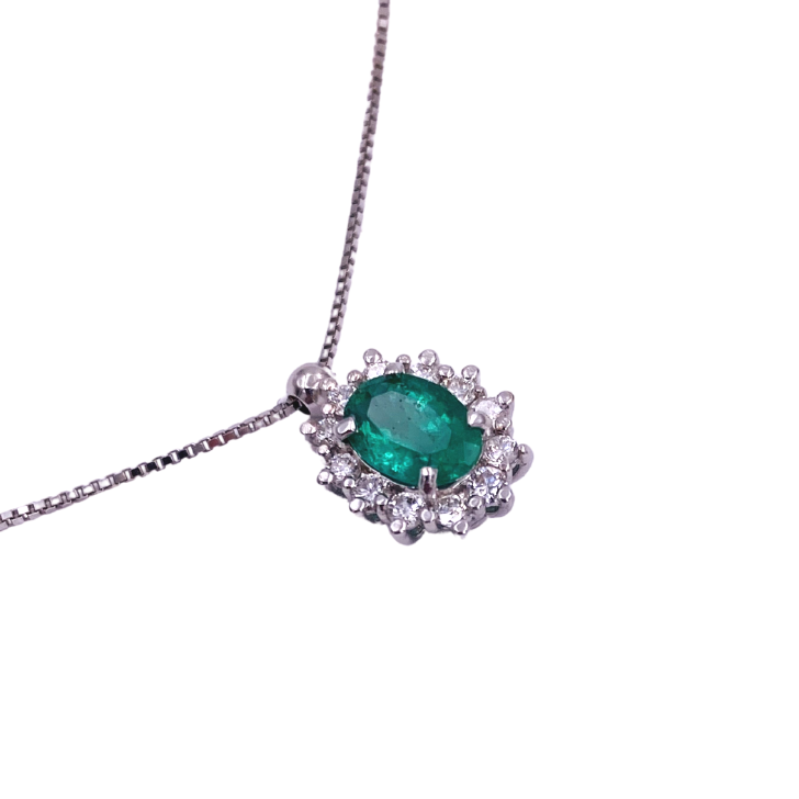 collana donna smeraldo colombia diamanti pavé oro bianco 18 carati modello rosetta rosone margherita classico. Visuale di lato
