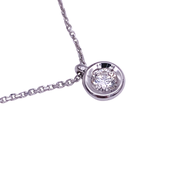 collana donna punto luce wdg d luce oro bianco 18 carati e diamante. Montatura a ciopollina, castone a notte. Visuale di lato particolare pendente.