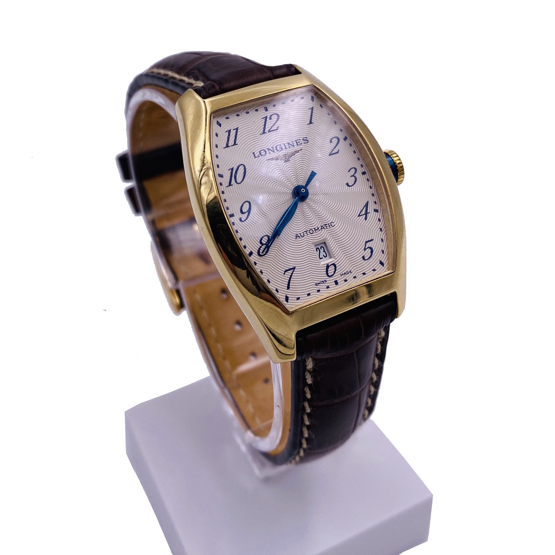 orologio donna longines rettangolare cassa oro giallo cinturino pelle con datario ore 6. Visuale di lato.