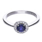 anello donna con pavè di pietre bianche zirconi e pietra centrale zircone blu. anello in stile classico in argento 925 con copertura platino e rodiatura.