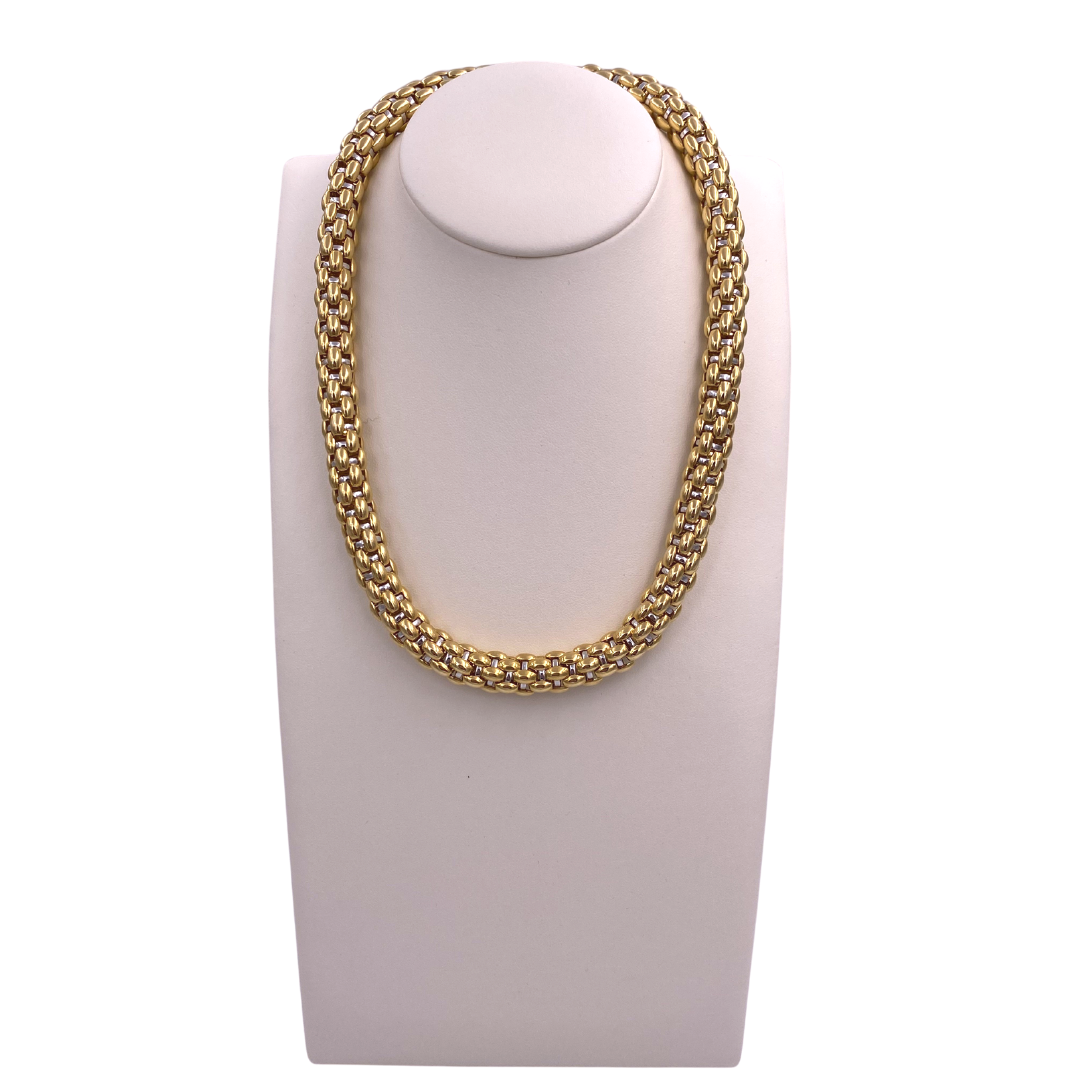 collana fope oro giallo 721C chiusura a libretto con otto di sicurezza visuale collo frontale