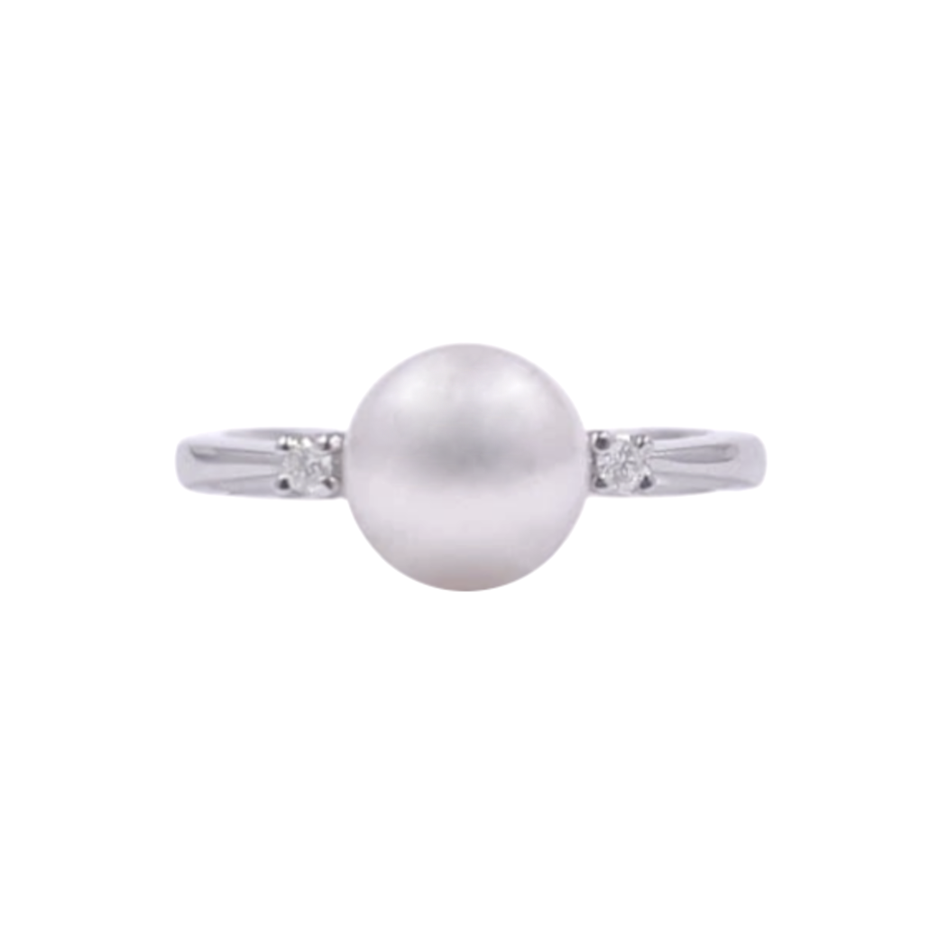 anello perla naturale coltivata acqua dolce e due diamanti a lato. oro bianco 18 carati.